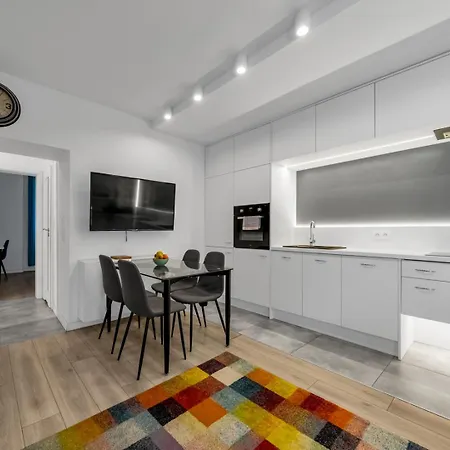 Apartment Old Town 2br Sleeps 6 Family-friendly *