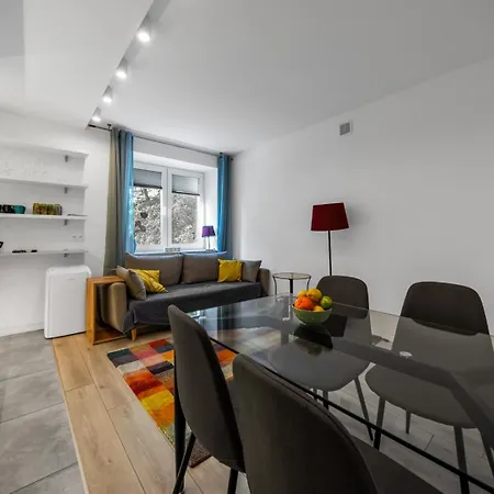 Old Town 2br Sleeps 6 Family-friendly Warsaw