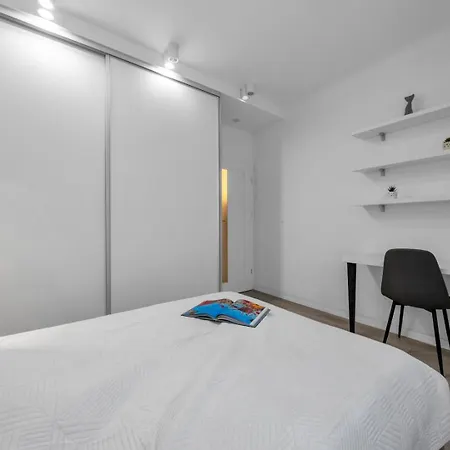 Old Town 2br Sleeps 6 Family-friendly Βαρσοβία
